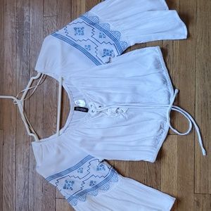 H&M Divided cropped white flower shirt